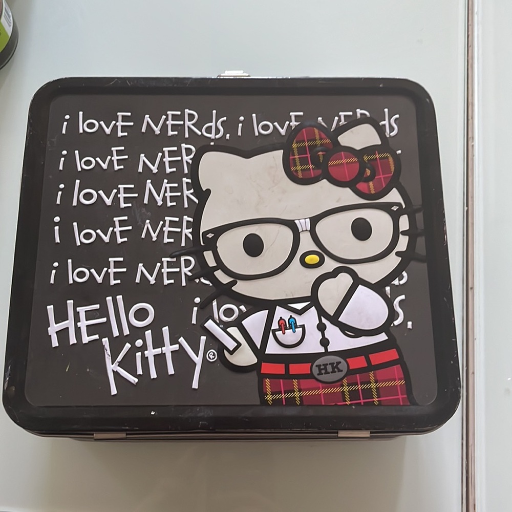 Hello kitty metal lunch box